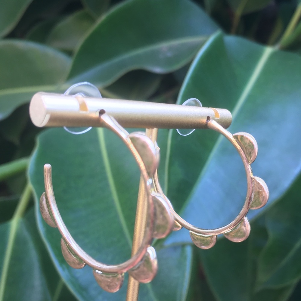 Pomina Gold Scallop Hoop Earrings - Picture 3 of 6